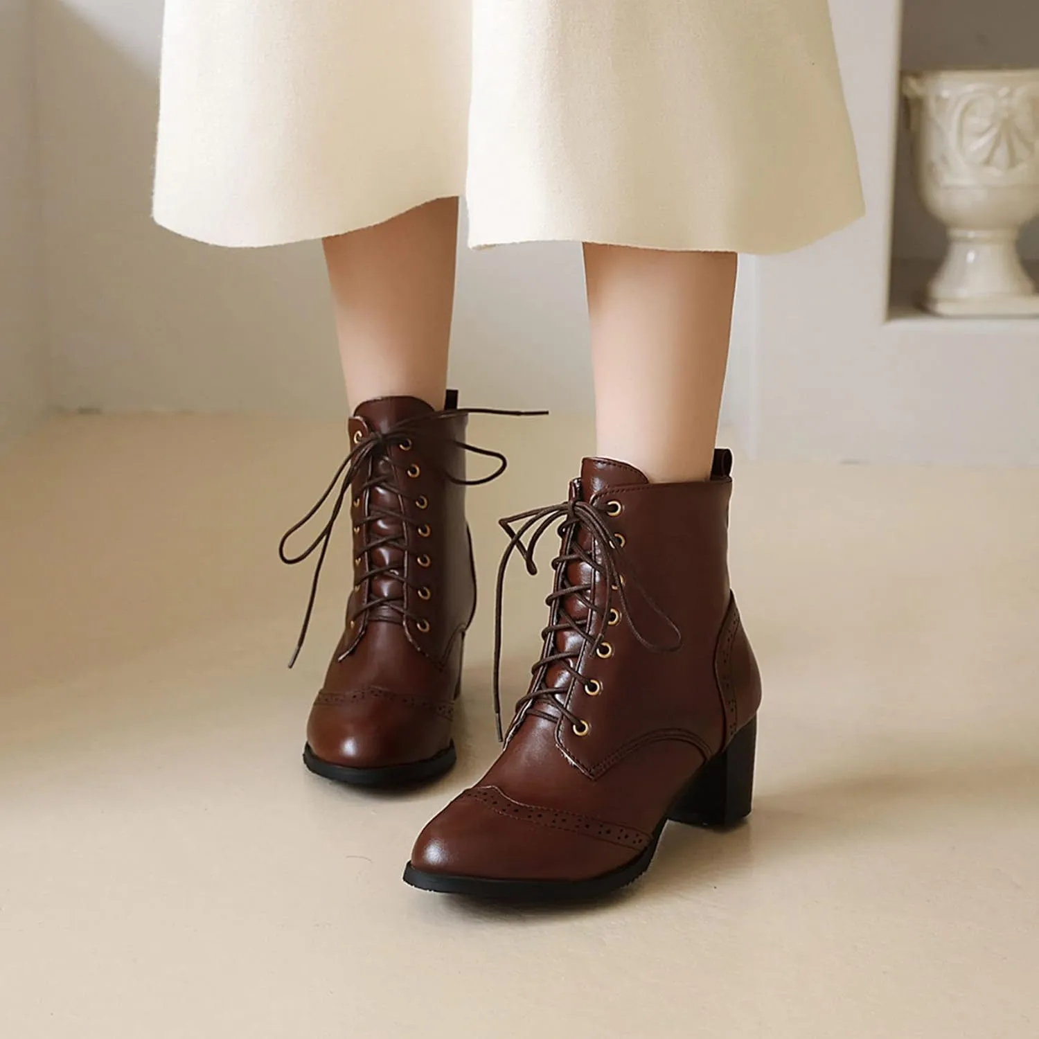 SHEMEE Women's Wingtip Block Heels Ankle Boots Lace-Up Stacked Chunky Heel Booties Round Toe Short Boots