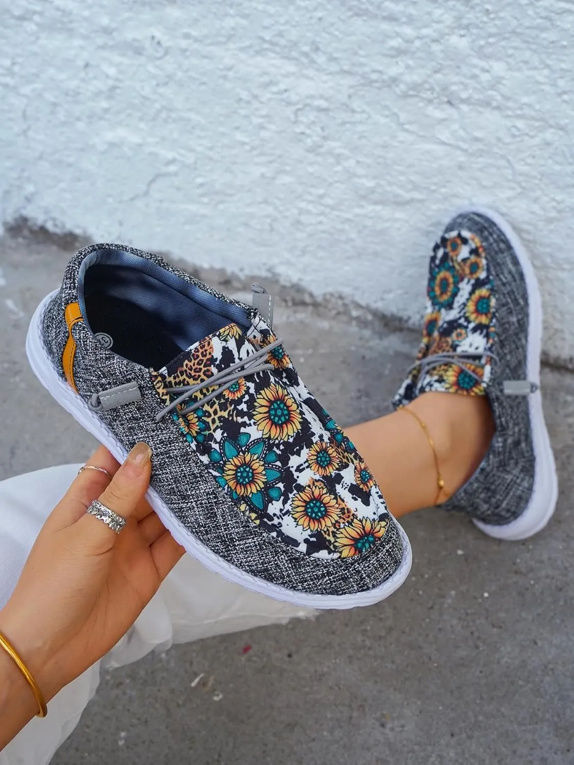 Unisex Chic Sunflower Pattern Upper Canvas Loafers Elastic Lace-up Closure Slip-on Sneakers Comfort Walking Boat Shoes Lightweight Breathable Sports Shoes for Women/Men Adults/Teenagers, White/Black